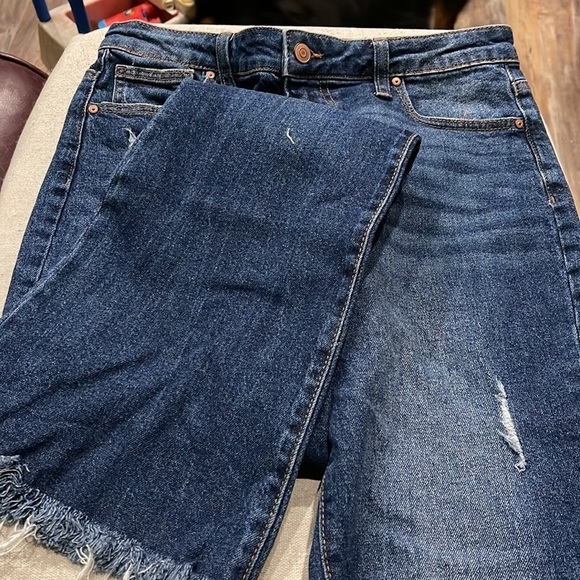 No Boundaries frayed hem flare jeans, distressed Sz 9. Excellent Condition - Picture 3 of 5